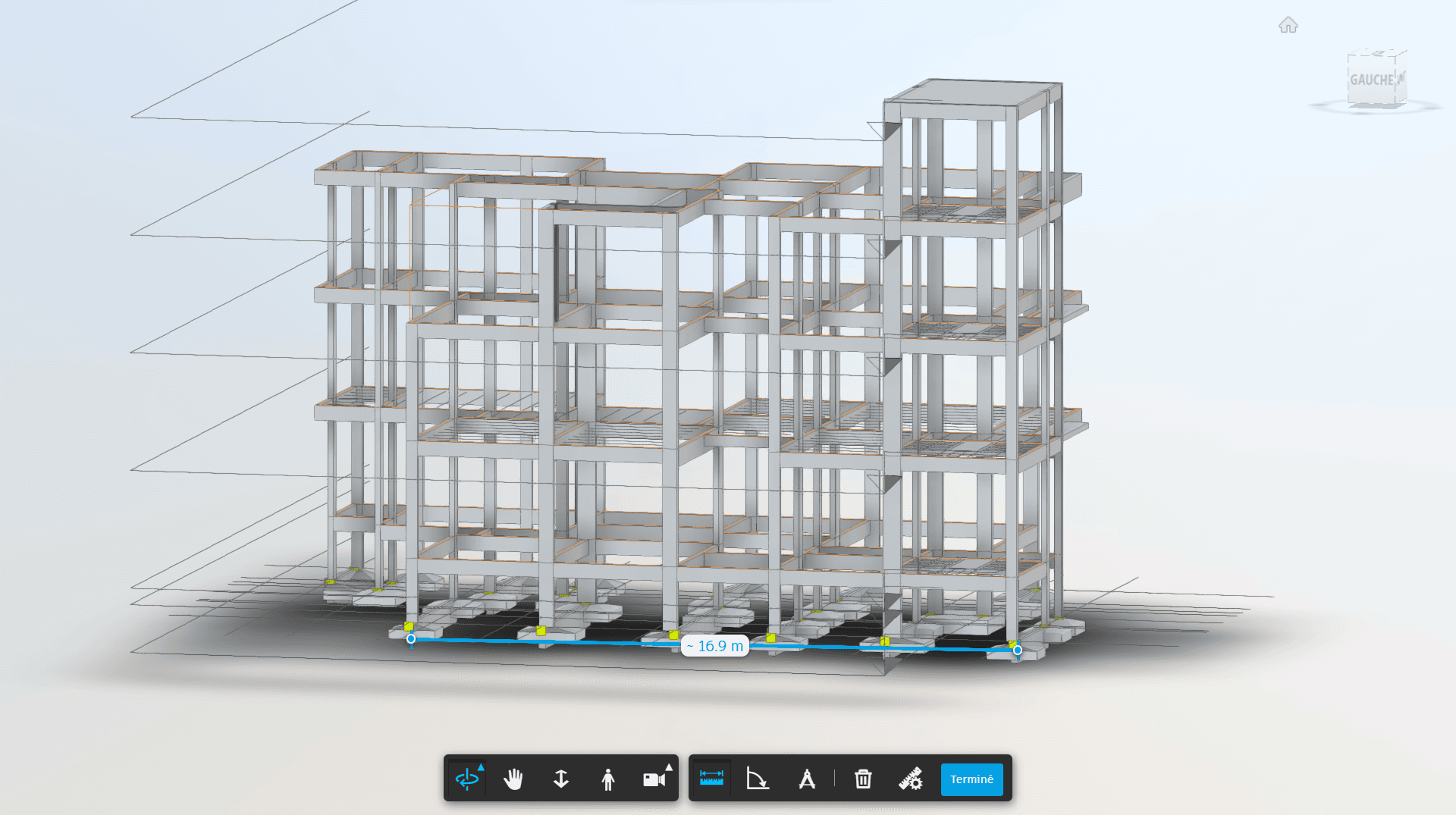 Maquette 3D d'une structure béton ouverte dans la visionneuse Monoolith, avec une mesure de 16,9 m